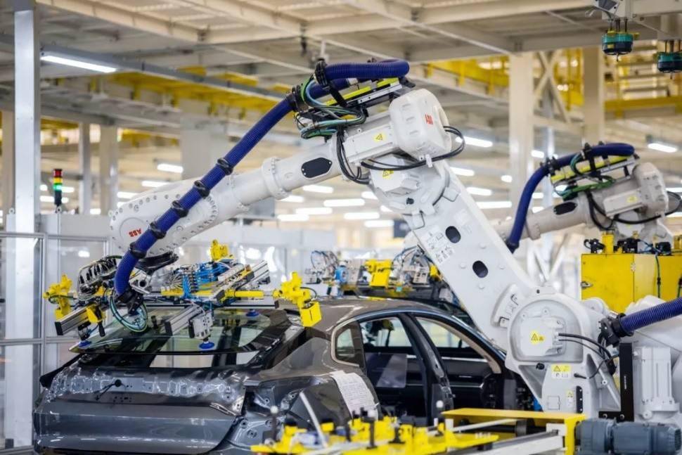 极氪001闪电交付，首个完整月交付量突破2000台，智能电动市场迎来强劲新秀